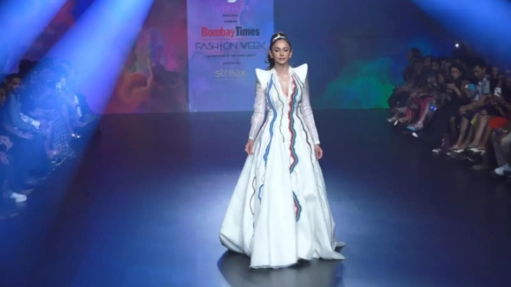 Rakul Preet Singh Grabs Spotlight at Bombay Times Fashion Week 2023